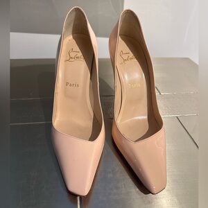 Christian Louboutin nude blush patent leather pumps size 39.5 (USA 9.5)
